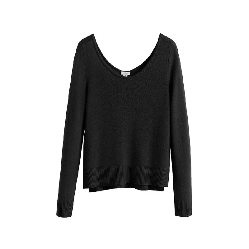 Turtleneck Women Sweater for a Classic and Elegant StyleTurtleneck Women Sweater for a Classic and Elegant StyleSingle-Origin Cashmere Scoop Neck Sweater