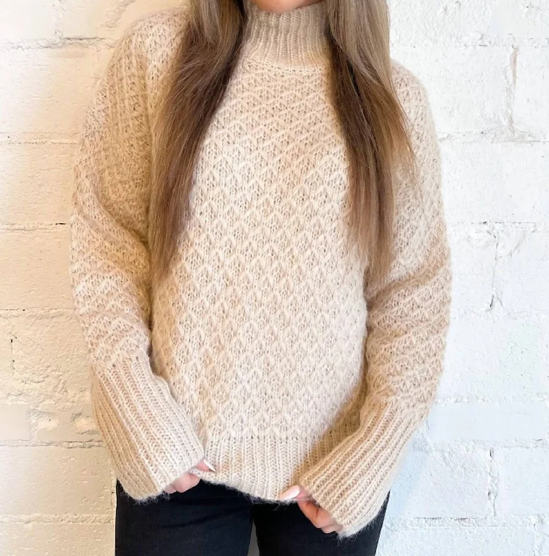 Oversized Women Sweater for a Cozy and Fashionable LookOversized Women Sweater for a Cozy and Fashionable LookAnastasia Sweater In Cream