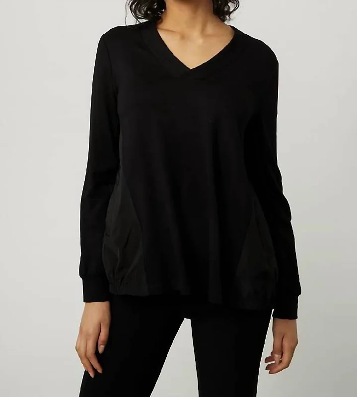 Oversized Women Sweater for a Cozy and Fashionable LookOversized Women Sweater for a Cozy and Fashionable LookV-Neck Top In Black