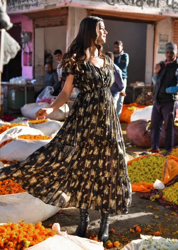 Ball Gown Women Dress with a Full Skirt for a Princess - like LookRani Dress Black