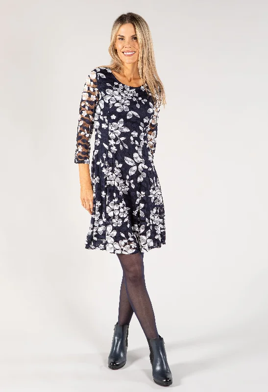 Long - Sleeve Women Dress in Velvet for a Luxurious Winter LookPrinted Lace Floral Dress