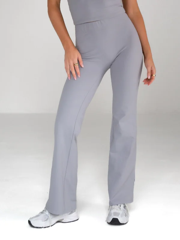 Light - wash women jeans for a fresh and summery appearanceAlessia Flared Trousers - Pale Lilac