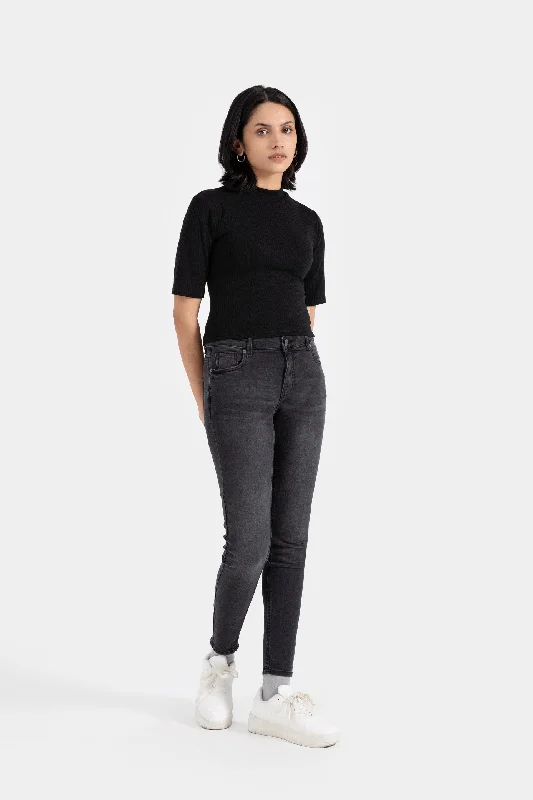 Cargo women jeans with multiple pockets for added functionalityMid-Rise Skinny Jeans