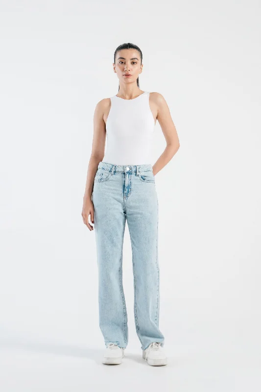 Acid - wash women jeans with a retro finishStraight Fit Jeans With Distressed Hem