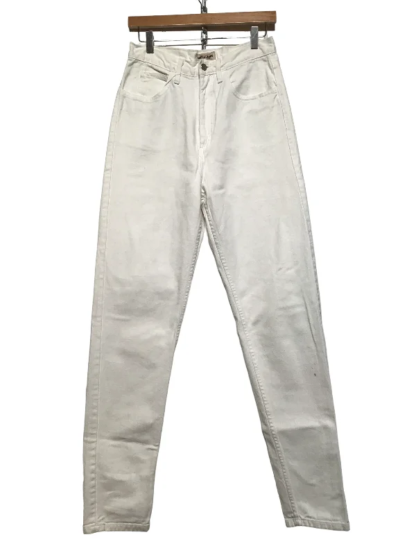 Cargo women jeans with multiple pockets for added functionalityGuess White Jeans (30X32)