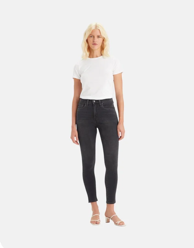 Mom jeans for a nostalgic and casual lookLevi's 721 High Rise Skinny Flying Jeans