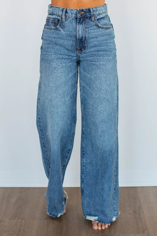 Mom jeans for a nostalgic and casual lookNori Hidden Jeans - Medium Wash