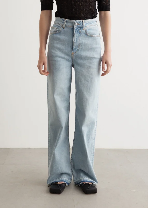 Button - fly women jeans with a traditional touchAndi Jeans