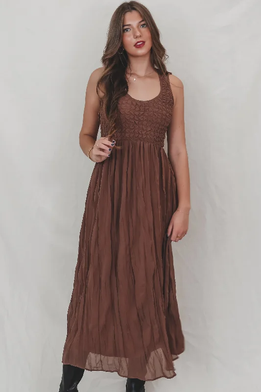 Pleated Women Dress with a Timeless and Elegant TextureKeep It Casual But Obviously Cute Brown Maxi