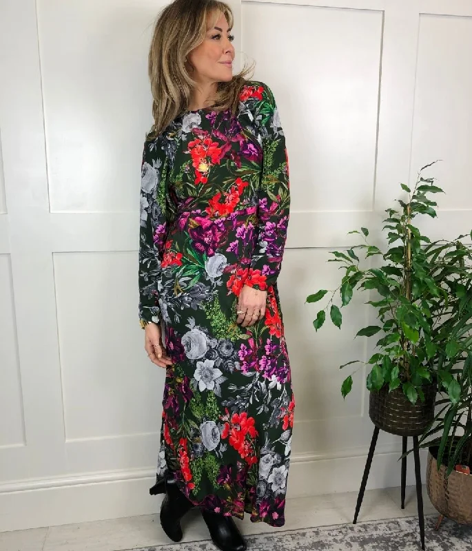 Sheath Women Dress with a Tailored Fit for a Professional LookGarden Floral Batwing Midi Dress