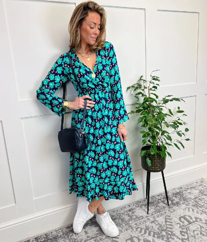 Plus Size Women Dress with a Flattering A - Line Cut for Comfort and StyleGreen Vibrant Floral Print Wrap Midi Dress