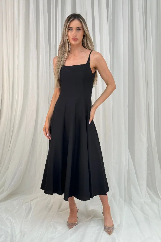 Halter Neck Women Dress to Show Off the Shoulders and NecklineJane Pleat Front Dress In Black